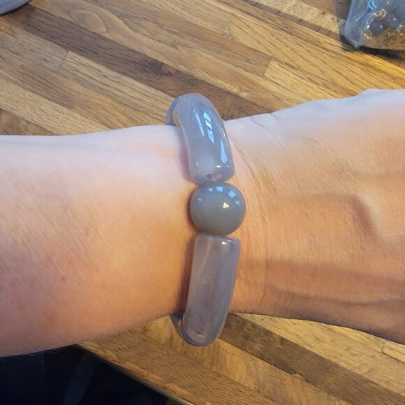 Meghan Brown Harry Gray Beaded Stretch Bracelet - Picture 4 of 12